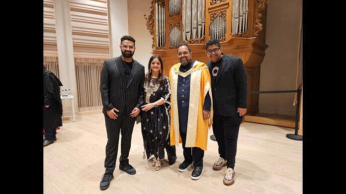 Singer Shankar Mahadevan with Family