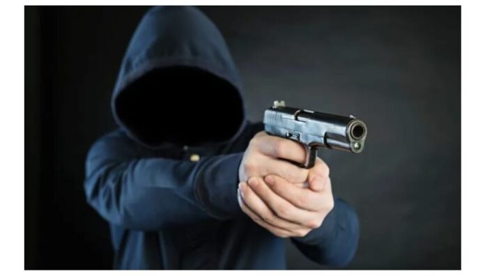 armed gang plunders businessman