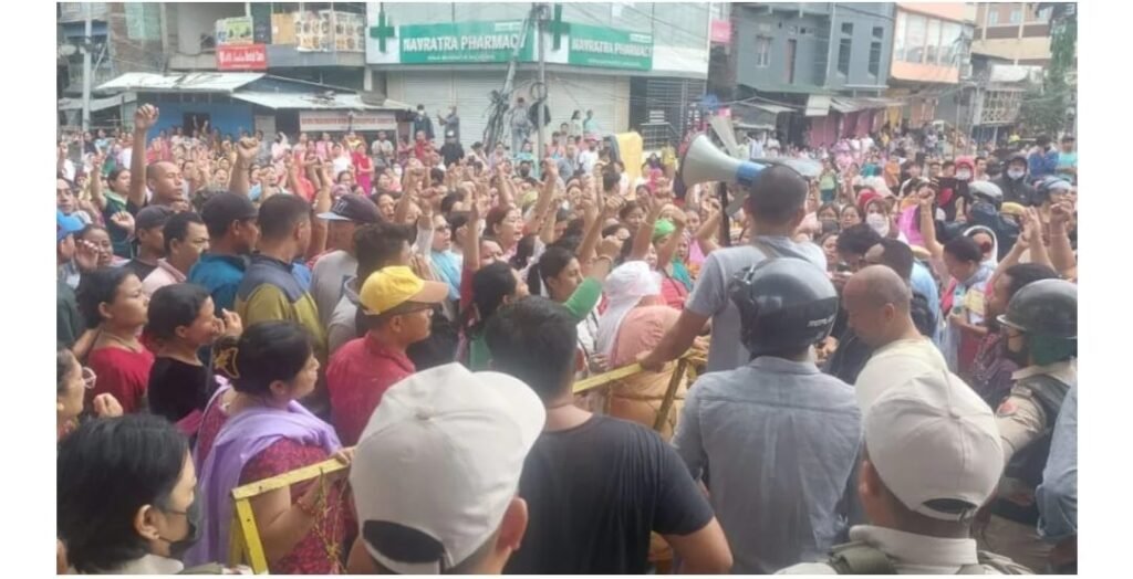 Miscreants set four quarters on fire in Imphal