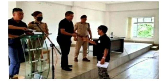 Dimapur police hand over 110 recovered mobile phones