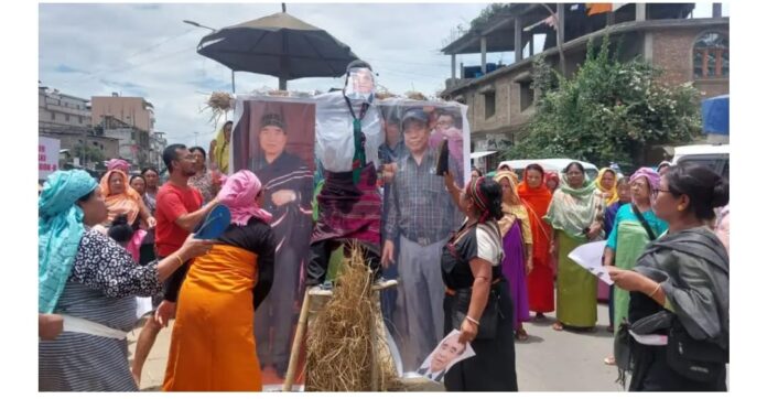 Mizoram CM's effigies burnt in Imphal