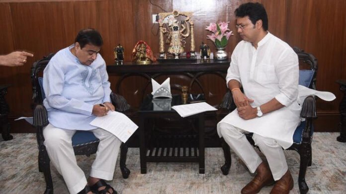 nitin gadkari and biplab deb
