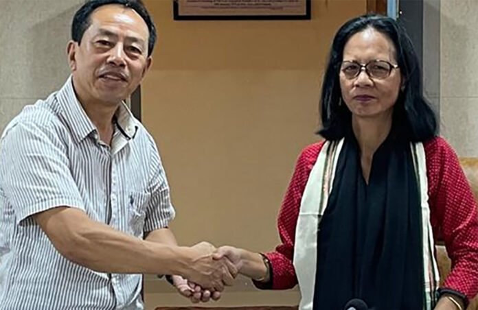 transfer-posting shaking hands