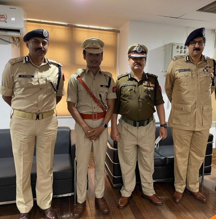 EvJ9uwFUcAATjhp cops