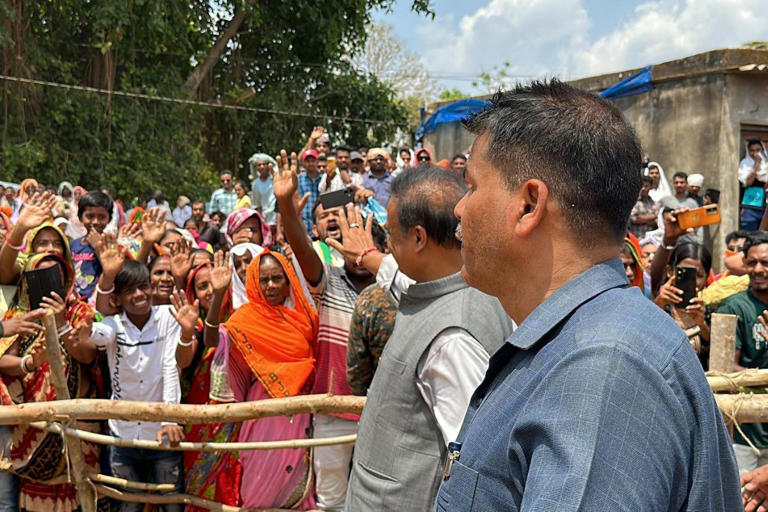 himanta sarma interacting with common people