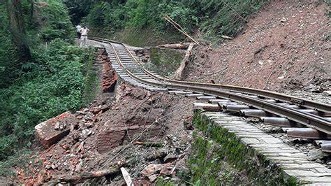 railway station collapses representative image