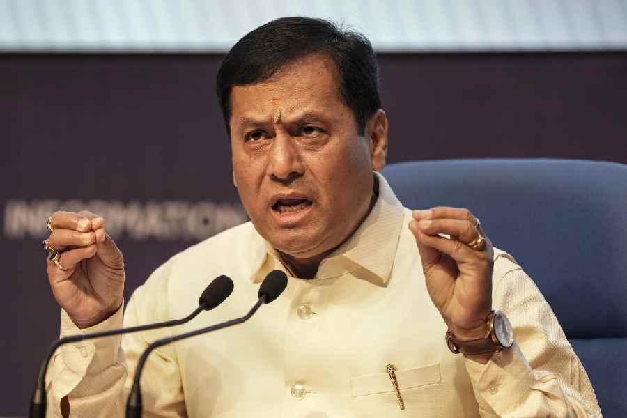 Union Minister Sarbananda Sonowal Honors Ratan Tata, Calls Him India’s ‘Great Sevak’