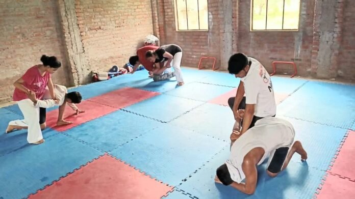 Bihar Coach Mukesh Mishra Offers Free Women’s Self..