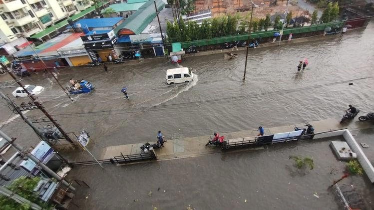 Heavy rain in Guwahati leads to severe waterlogging on major roads
