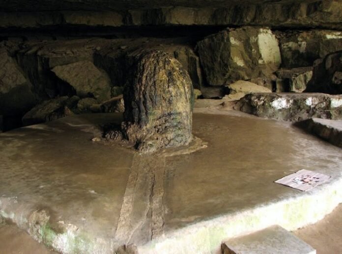Mawjymbuin Cave pilgrimage