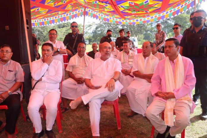Biren hosts ‘Ningol Chakkouba’ feast for 4k IDPs in Imphal West