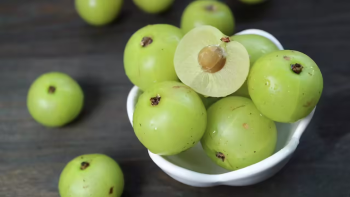 Amla Side Effects: Who Should Avoid Indian Gooseberry and Its Hidden Health Risks