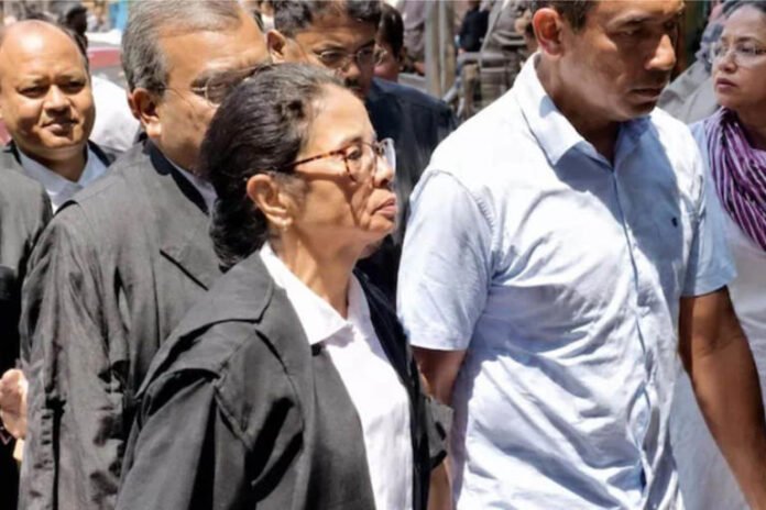 Mamata Banerjee arrives at Calcutta HC