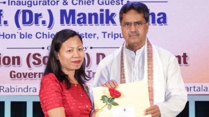 Tripura CM hands appointment letters to 865 postgraduate teachers in Agartala