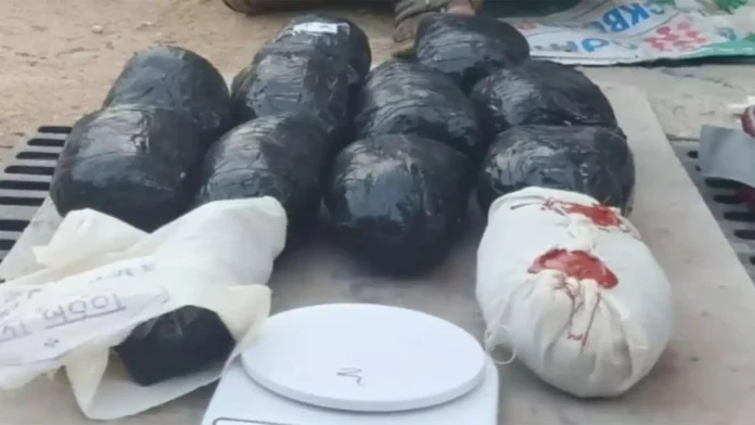 Security personnel display seized narcotics following the Imphal West Heroin Arrest in the Keithelmanbi area.