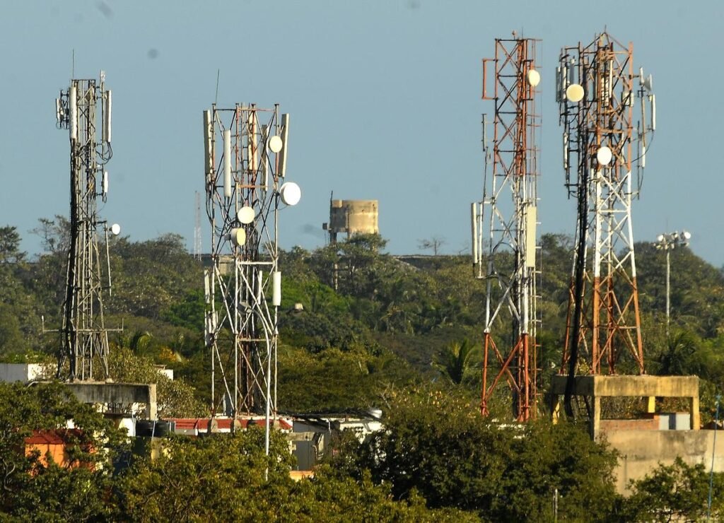 Mobile communication tower in a rural area affected by Meghalaya Mobile Network Gaps in the Jaintia Hills region.