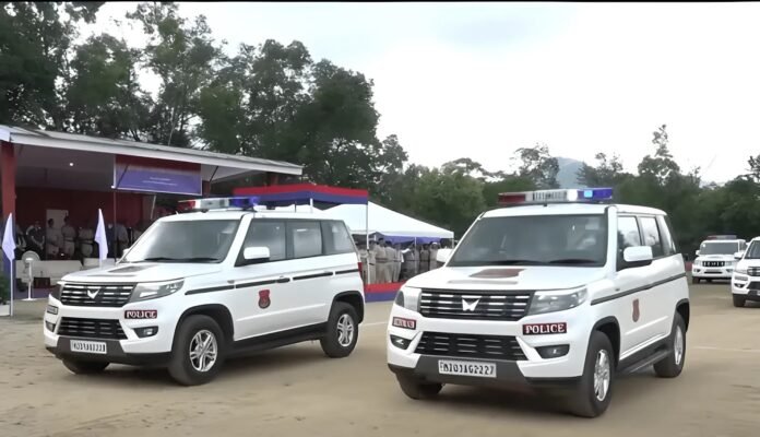 Mizoram Chief Minister Lalduhoma flagging off 219 vehicles under the ASUMP flagship development scheme at an official event.