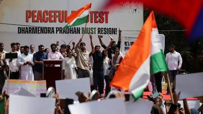 Delhi Police personnel manage security arrangements during the CJP’s July 20 “Chalo Sansad” march near Parliament after reports of injuries among security staff.