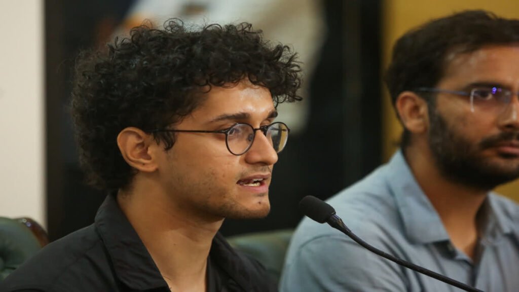 Student representatives participate in discussions with government officials after receiving assurances regarding police cases linked to peaceful demonstrations.