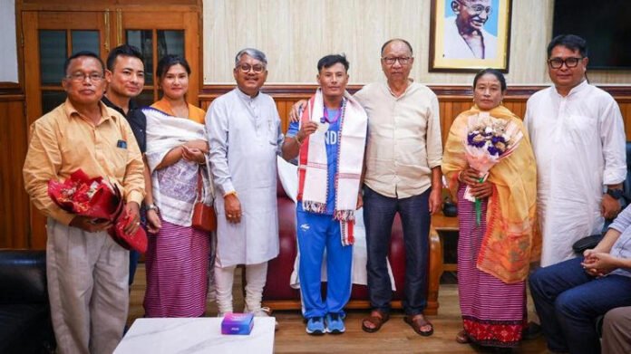 Manipur CM Khemchand Singh felicitates Commonwealth Games silver medallist Rishikanta Singh