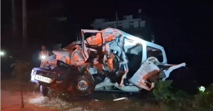 Police investigate the Sonitpur tragic collision after a passenger vehicle and truck collided on NH-15 near Balipara, killing five people.