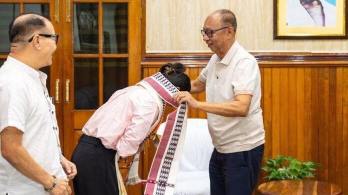 AA2cqHme Manipur CM felicitates Indian Women's Junior Hockey Team Captain Khaidem Shileima Chanu
